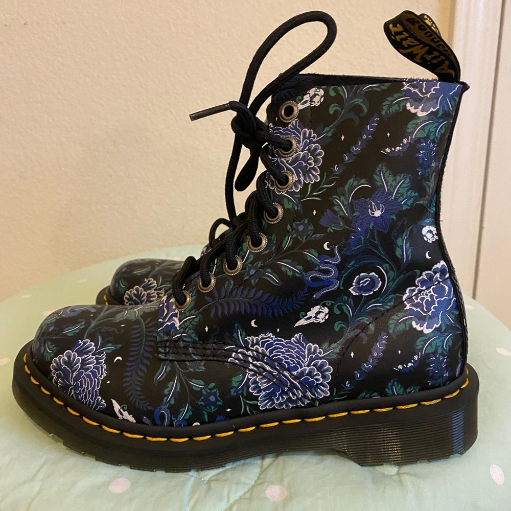 NEW Dr. Martens 1460 Pascal Backhand Mystic Garden Floral Boots Womens size 6